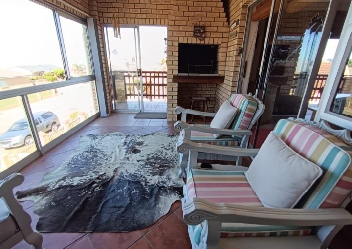 5 Bedroom Property for Sale in Wavecrest Eastern Cape